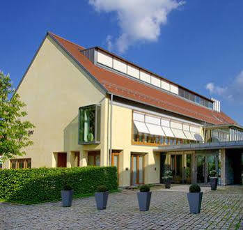 Hotel Oberschwaebischer Hof Schwendi Екстериор снимка